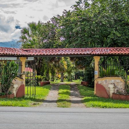 Linda Casa De Verano Con Amplias Zonas Verdes San Isidro De El General Экстерьер фото