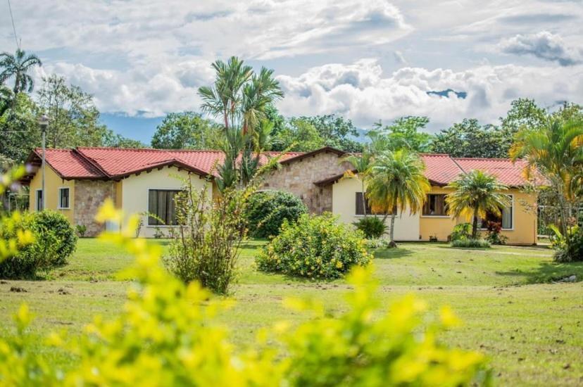 Linda Casa De Verano Con Amplias Zonas Verdes San Isidro De El General Экстерьер фото