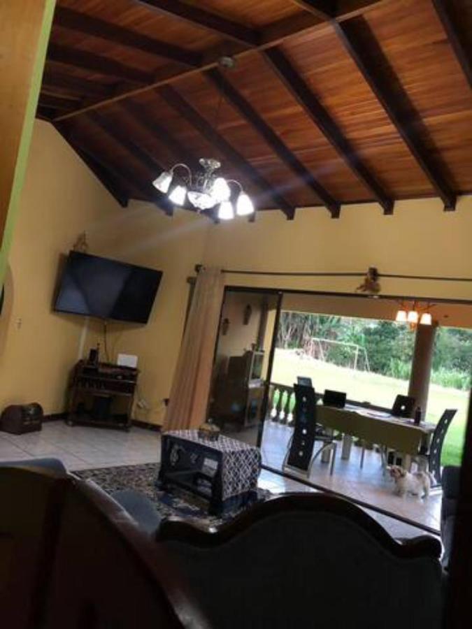 Linda Casa De Verano Con Amplias Zonas Verdes San Isidro De El General Экстерьер фото