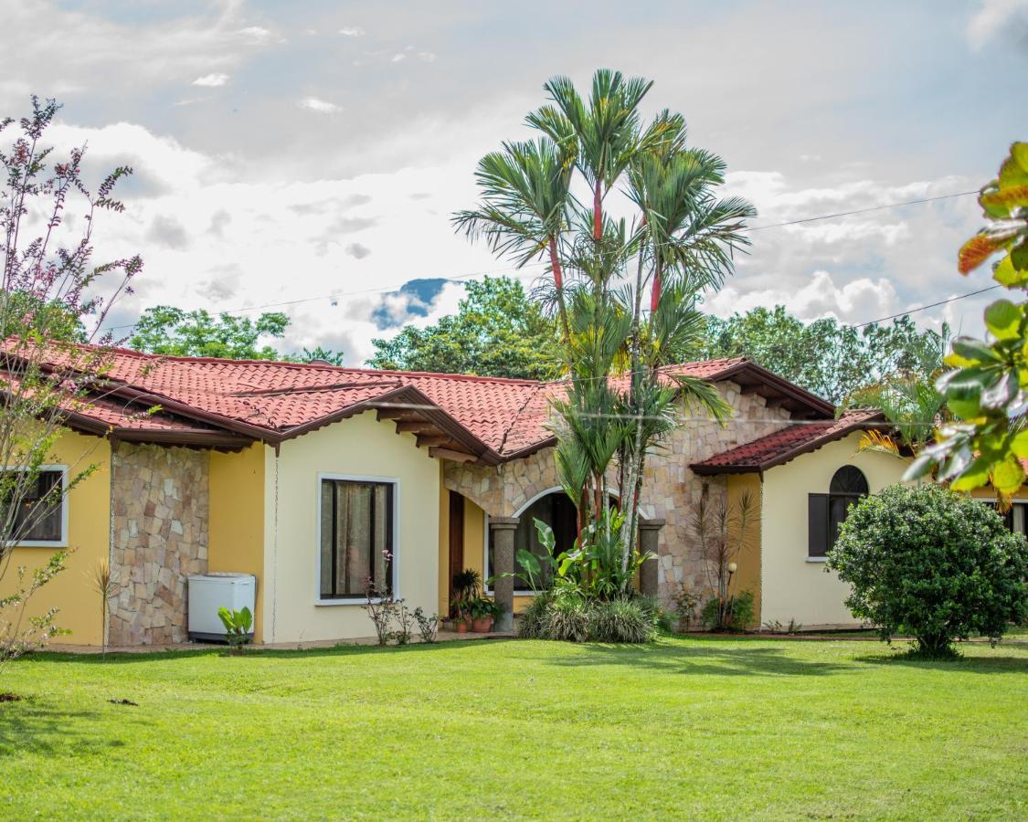 Linda Casa De Verano Con Amplias Zonas Verdes San Isidro De El General Экстерьер фото