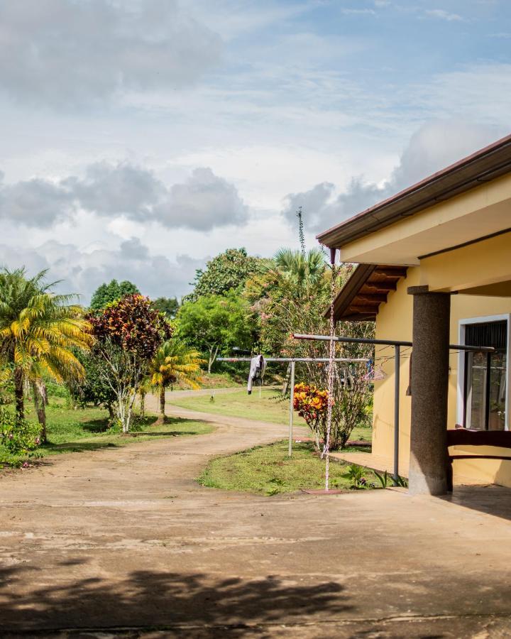 Linda Casa De Verano Con Amplias Zonas Verdes San Isidro De El General Экстерьер фото